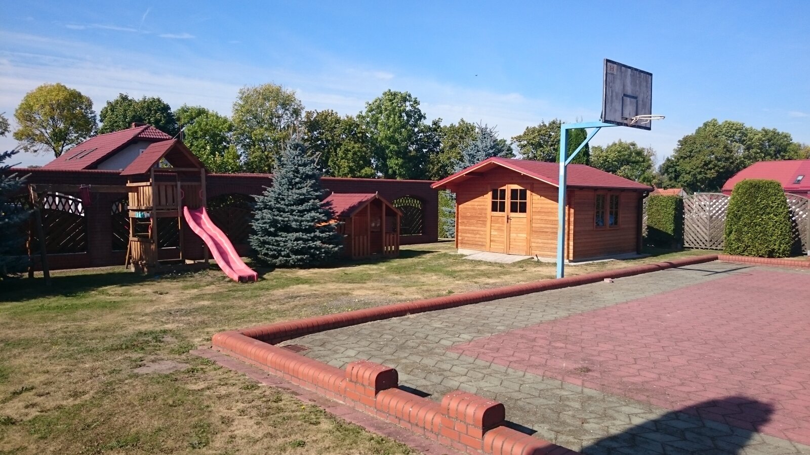 Luxusleben nahe der deutschen Grenze: Ihre Traumvilla mit Einliegerwohnung erwartet Sie!