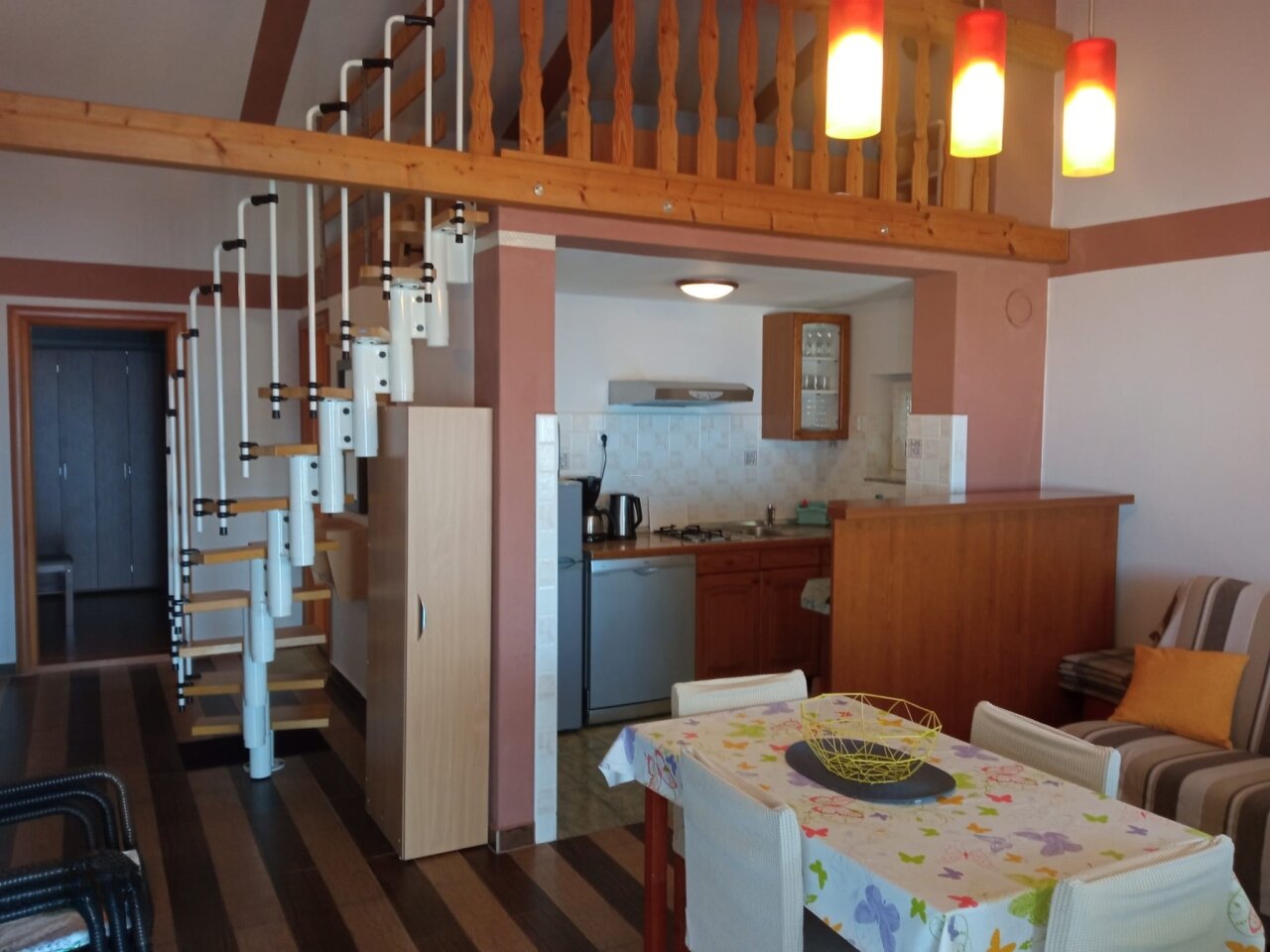 Kroatien!Ansprechendes Apartmenthaus mit Meerblick in Crikwenica