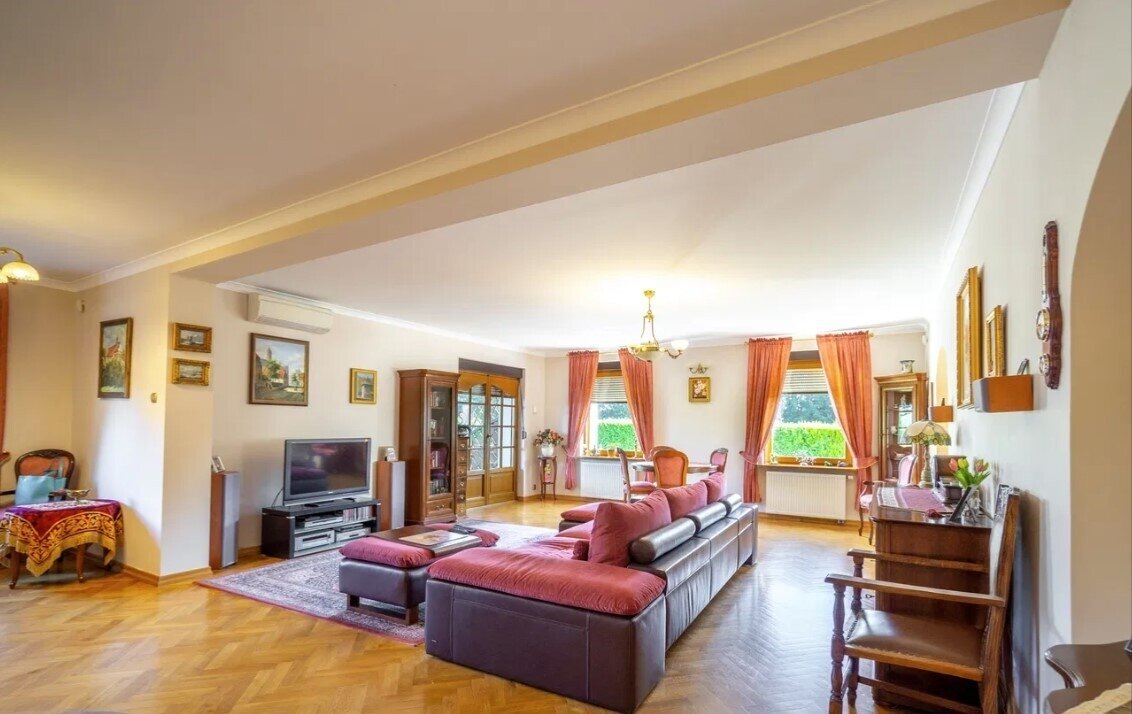 Luxuriöses Wohnen mit Einliegerwohnung und Pool - Ihre Wohlfühloase nahe der deutschen Grenze!