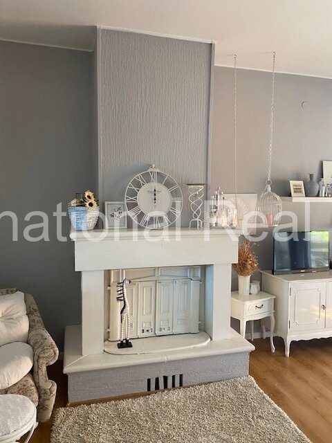 Großes Einfamilienhaus mit Einliegerwohnung auf grünem Grundstück