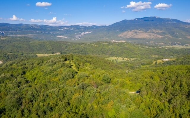 Kroatien! Istrien! 120.000 m² Traumgrundstück, in ruhiger, grüner Lage für Hotelvilla oder Privatresidenz