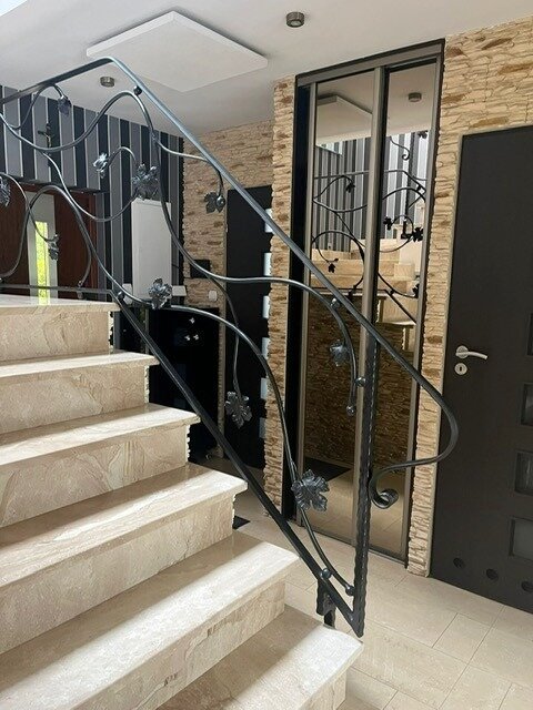 Smartes energieautarkes Einfamilienhaus in grüner Idylle