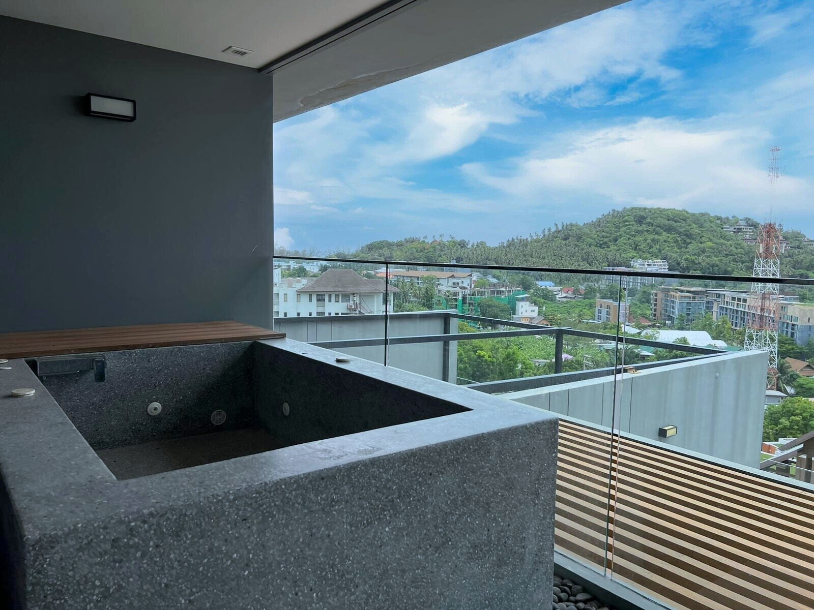 Thailand! Phuket! Sehr schönes Apartment mit Jacuzzi und Meerblick nahe Surin Beach