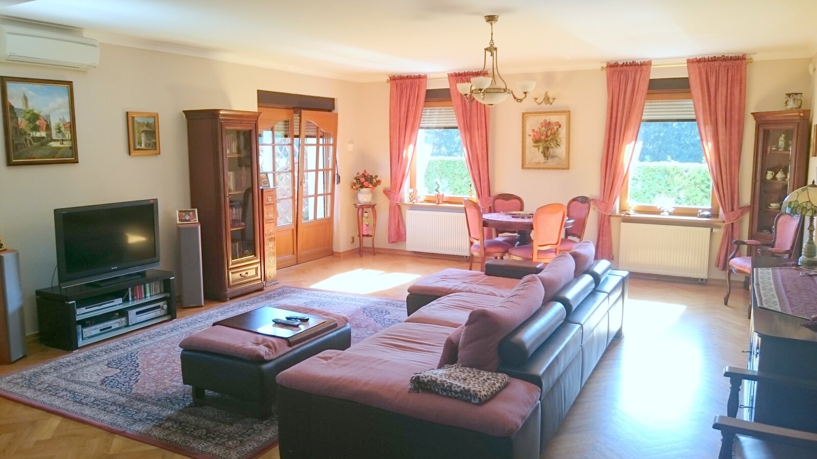 Luxusleben nahe der deutschen Grenze: Ihre Traumvilla mit Einliegerwohnung erwartet Sie!