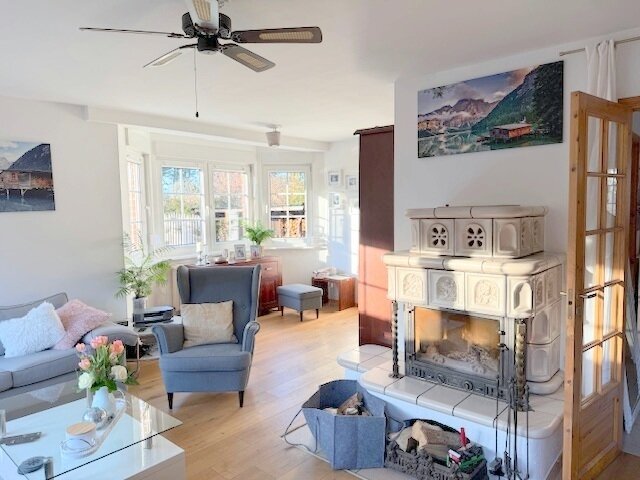 Ein Zuhause voller Lebensfreude: Provisionsfreies Familienhaus mit Pool und modernen Annehmlichkeiten