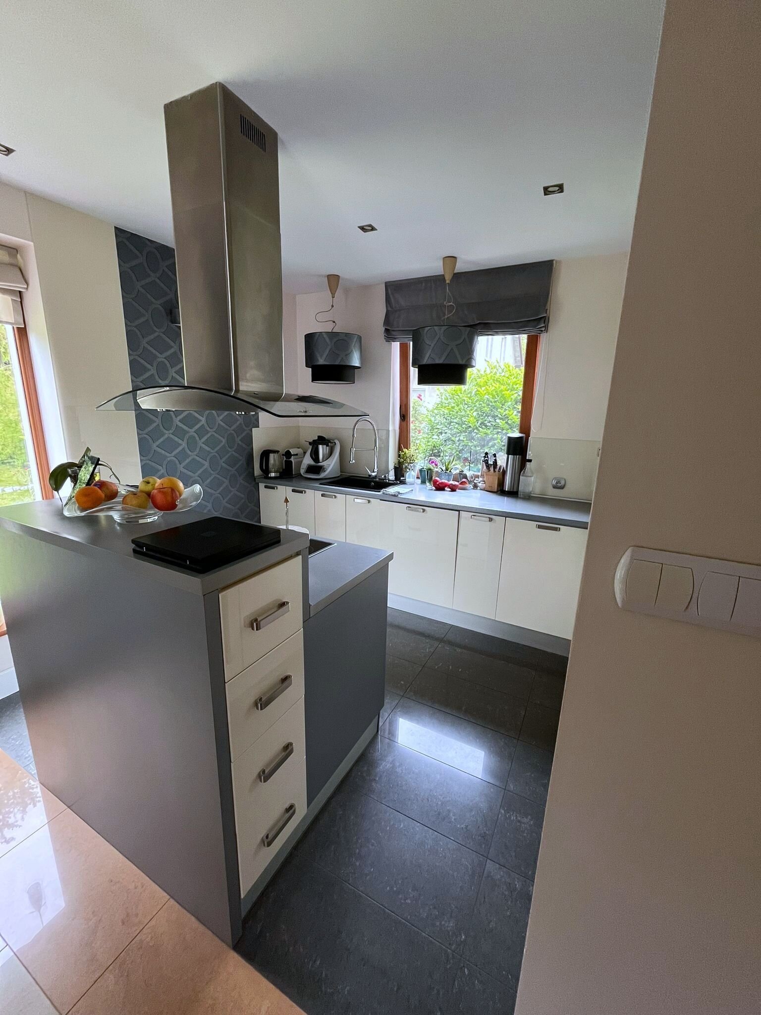 Smartes energieautarkes Einfamilienhaus in grüner Idylle