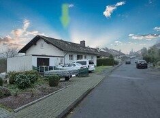 Modernisierungsbedürftiges Einfamilienhaus mit Einliegerwohnung