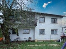 Modernisierungsbedürftiges Einfamilienhaus mit Einliegerwohnung