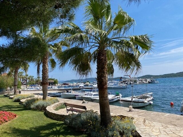 Kroatien! Trogir! Großzügiges Apartment mit 2 Balkonen und Garage