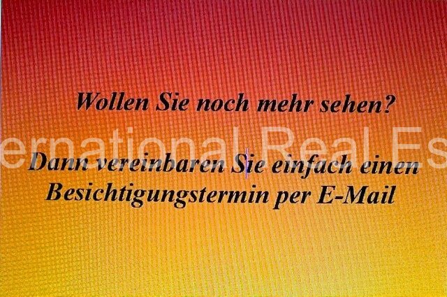 Großes Einfamilienhaus mit Einliegerwohnung auf grünem Grundstück