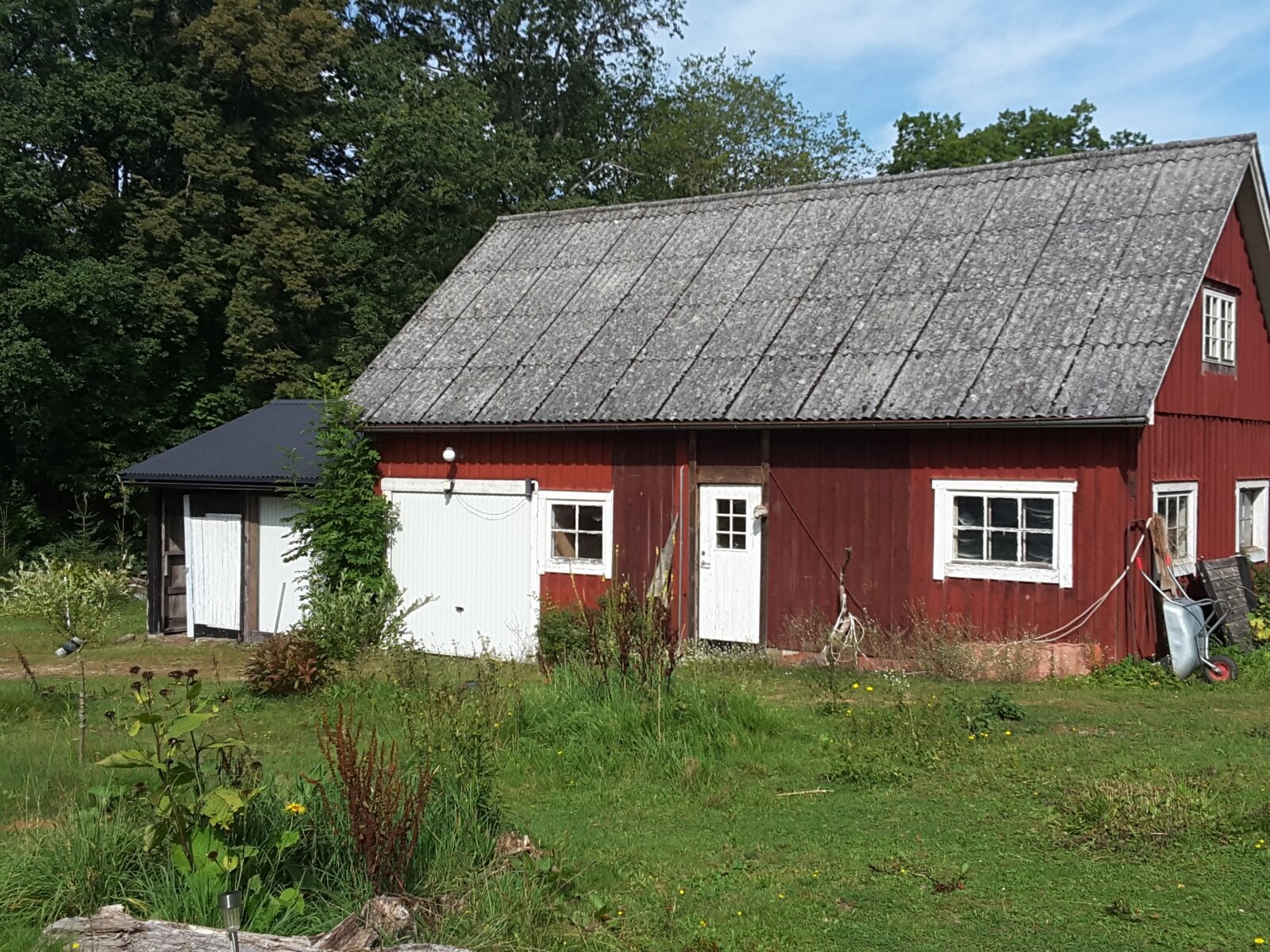 Idyllisches Wohnen im 3 Seitenhof mit Gästehaus am See in Südschweden