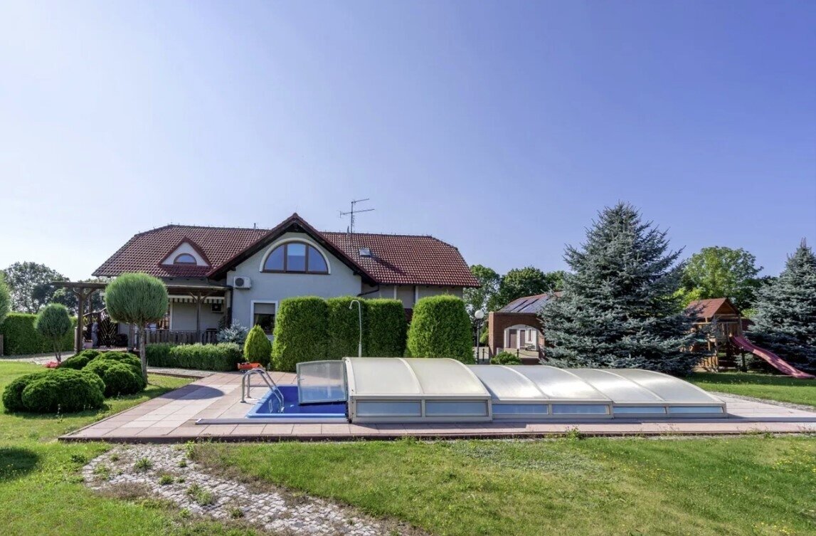 Luxuriöses Wohnen mit Einliegerwohnung und Pool - Ihre Wohlfühloase nahe der deutschen Grenze!