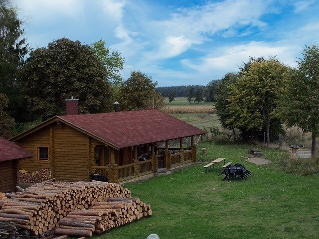 Naturverbundenes Wohnen in stilvollen Blockbohlenhäusern