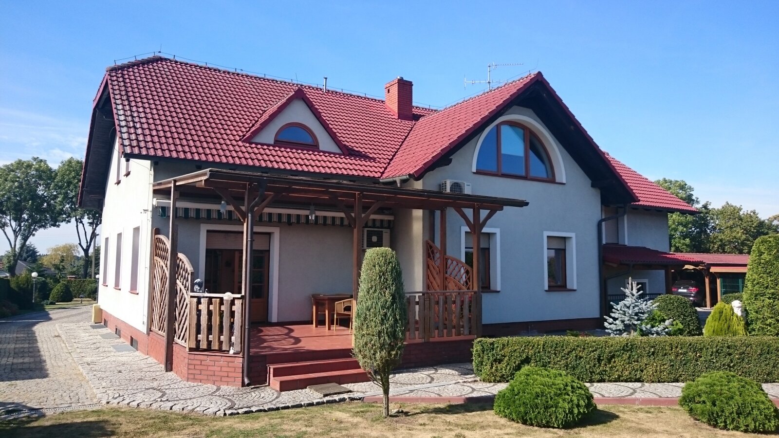 Luxusleben nahe der deutschen Grenze: Ihre Traumvilla mit Einliegerwohnung erwartet Sie!