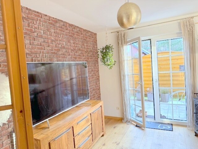 Ein Zuhause voller Lebensfreude: Provisionsfreies Familienhaus mit Pool und modernen Annehmlichkeiten