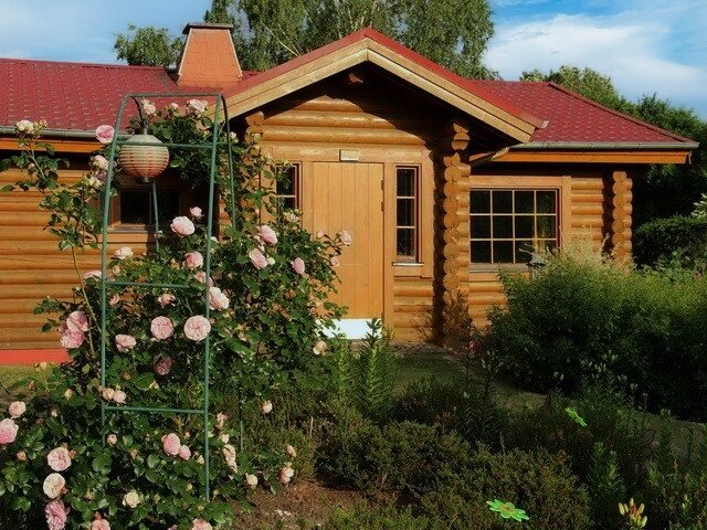 Naturverbundenes Wohnen in stilvollen Blockbohlenhäusern