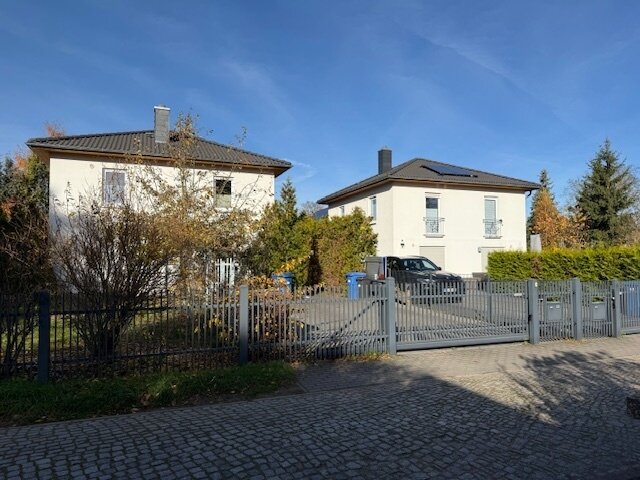 Bauträger freies Grundstück für 2 Einfamilienhäuser in Stahnsdorf