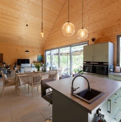 Massiver Öko- Bungalow aus Mondholz an der Mysliborzer Seenplatte