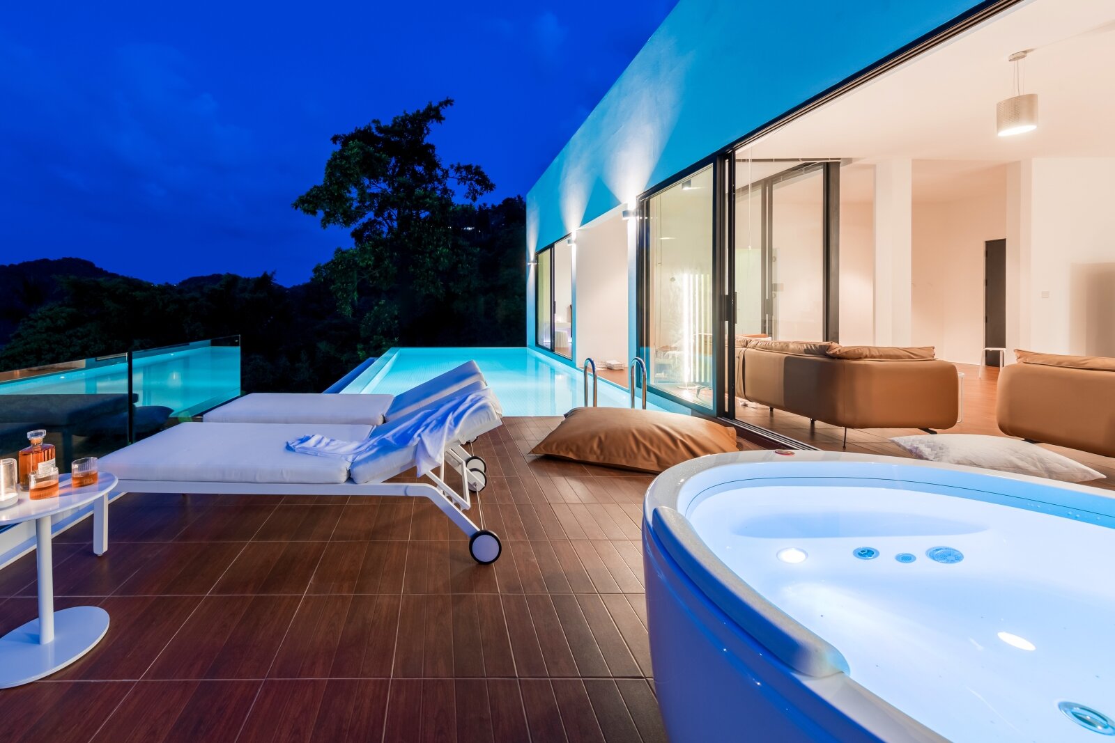 Thailand! Koh Samui! Erstbezug! Sehr anspruchsvolle, energieautarke 195 m² Villa mit 180° Meerblick