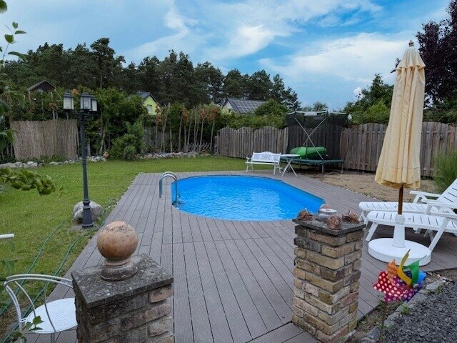 Günstiges, freistehendes Familienhaus mit Pool in der grünen Gemeinde Am Mellensee