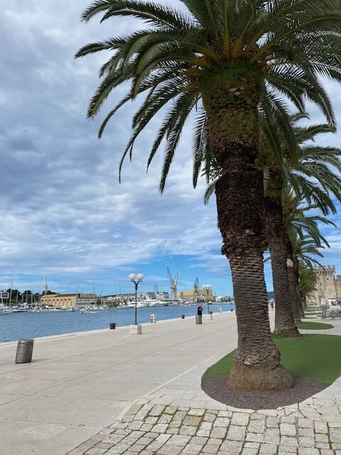 Kroatien! Trogir! Großzügiges Apartment mit 2 Balkonen und Garage