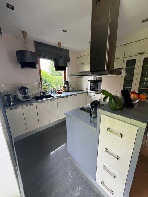 Smartes energieautarkes Einfamilienhaus in grüner Idylle