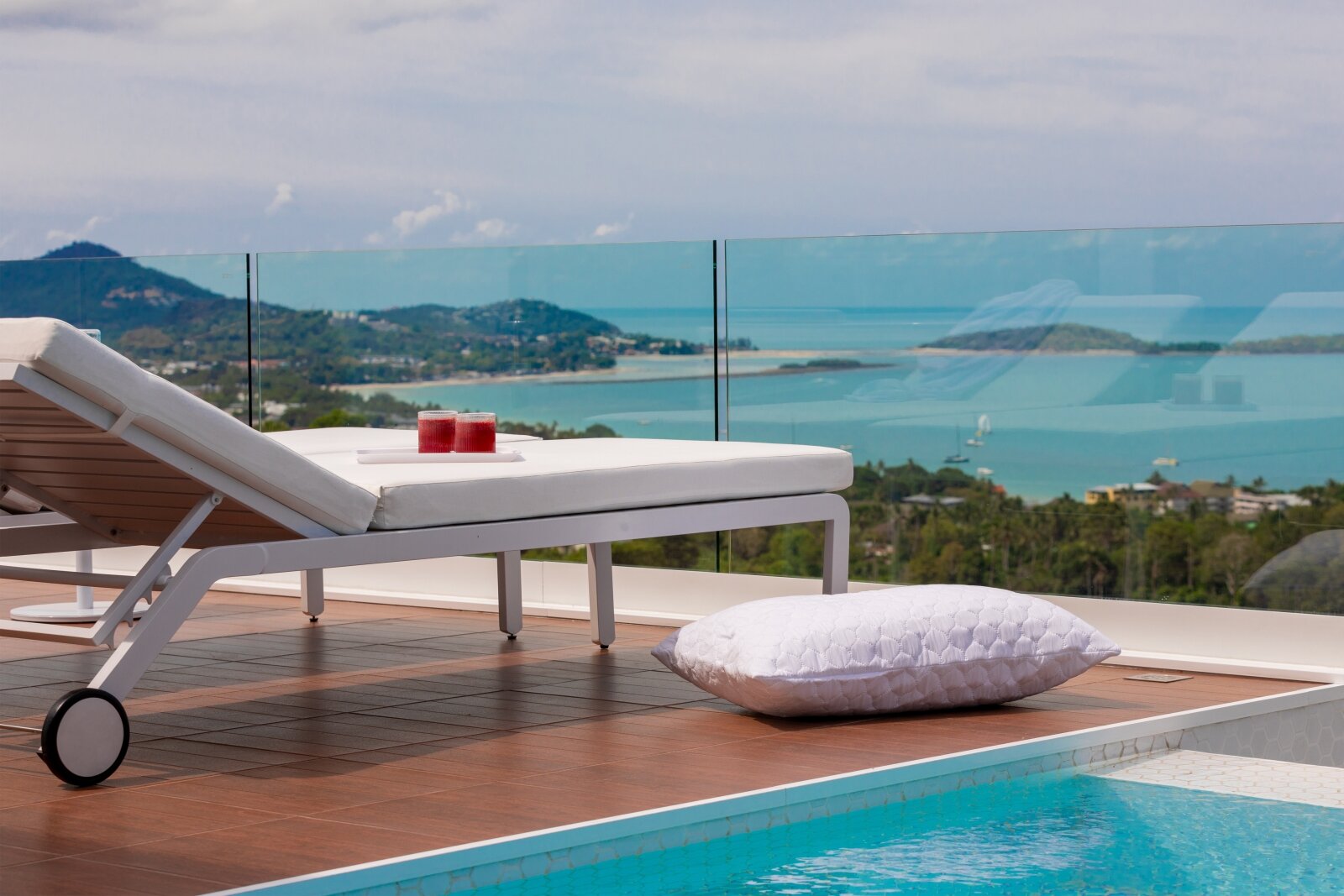 Thailand! Koh Samui! Erstbezug! Sehr anspruchsvolle, energieautarke 195 m² Villa mit 180° Meerblick