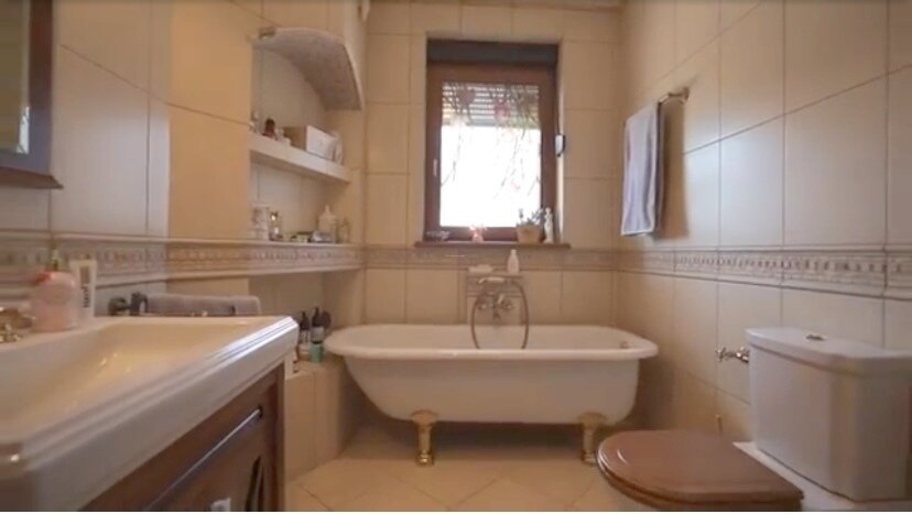 Luxusleben nahe der deutschen Grenze: Ihre Traumvilla mit Einliegerwohnung erwartet Sie!