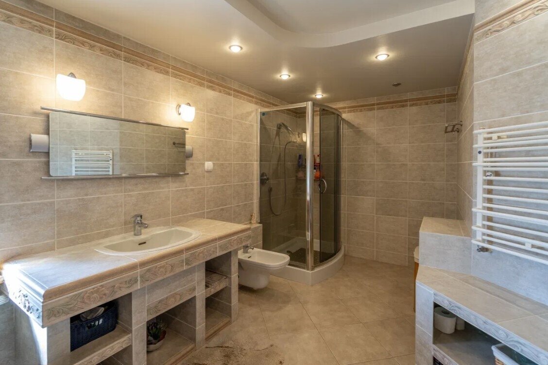 Luxuriöses Wohnen mit Einliegerwohnung und Pool - Ihre Wohlfühloase nahe der deutschen Grenze!