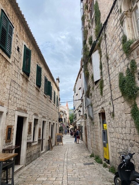 Kroatien! Trogir! Großzügiges Apartment mit 2 Balkonen und Garage